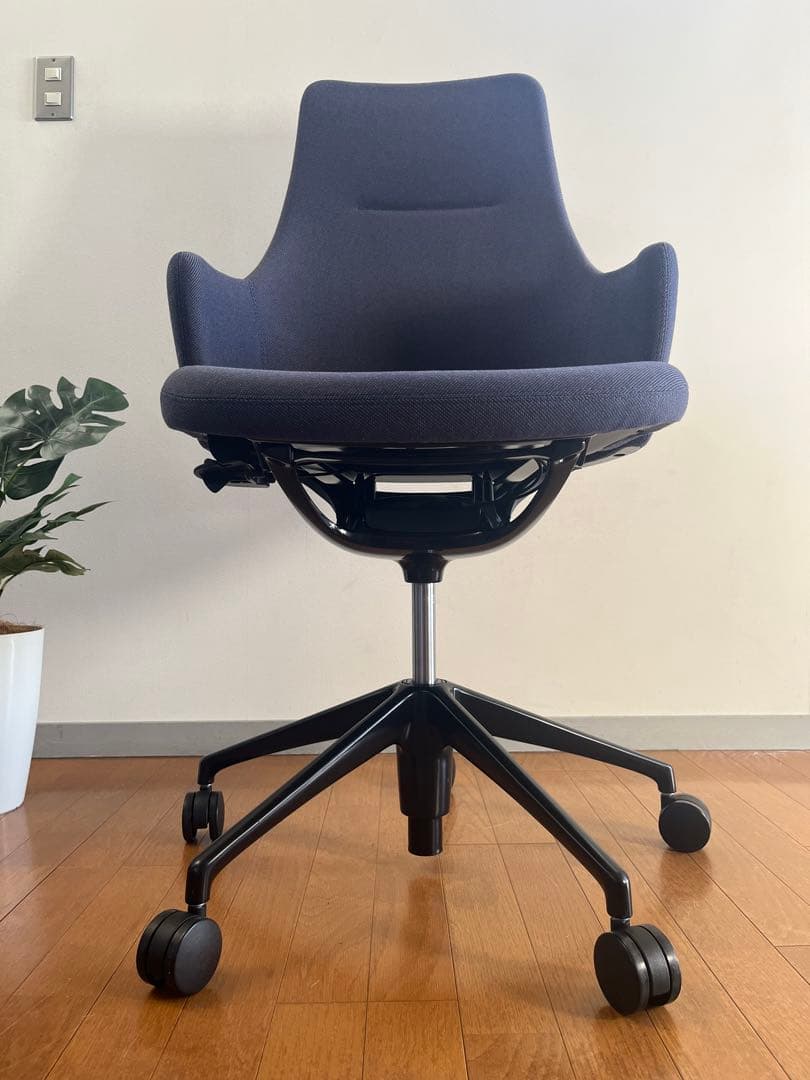 オカムラ　ライブスワークチェア　17.9万　2023年製　okamura モダン