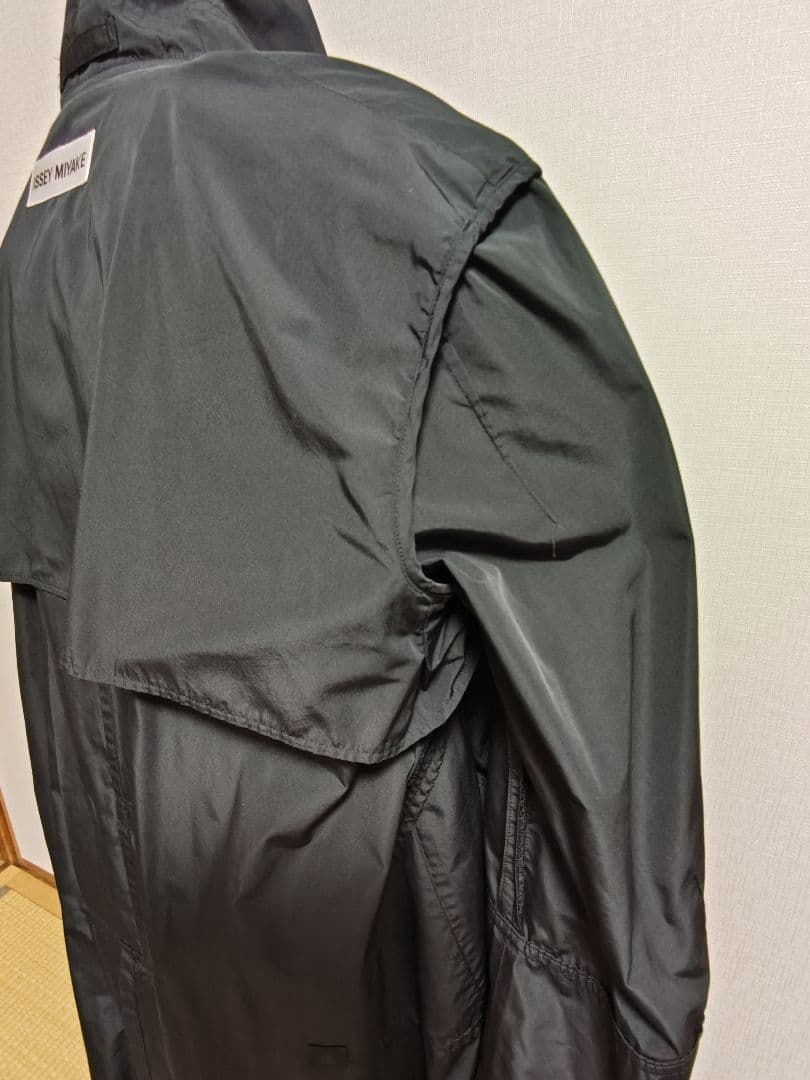 イッセイ ミヤケ　ブラックトレンチコート