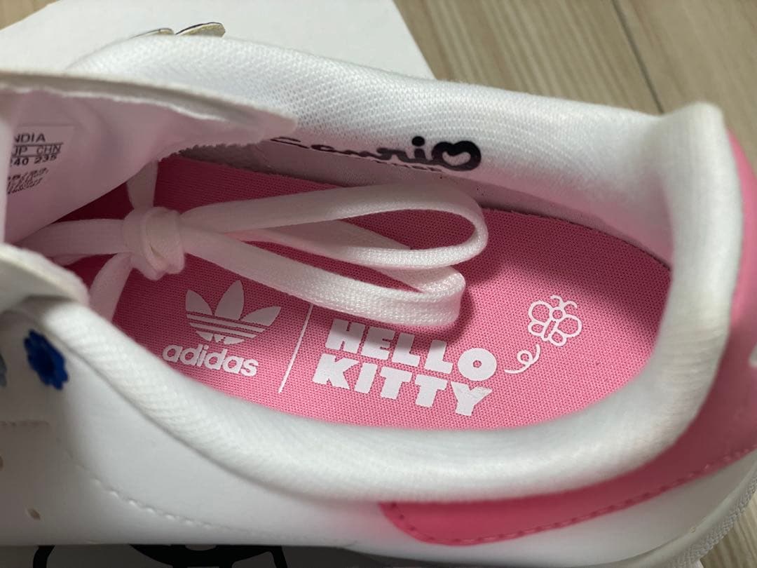 アディダス サンリオ ハローキティ スタンスミス スニーカー 24.0cm