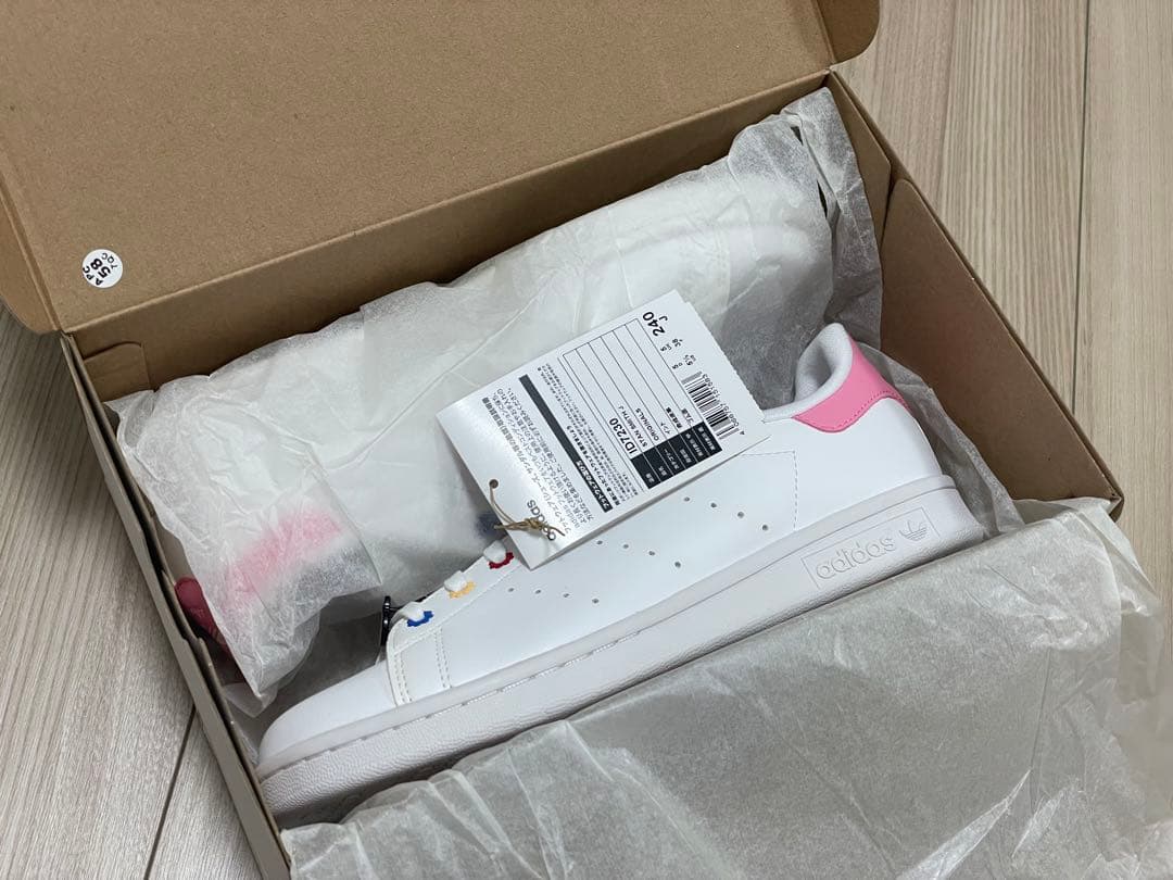 アディダス サンリオ ハローキティ スタンスミス スニーカー 24.0cm