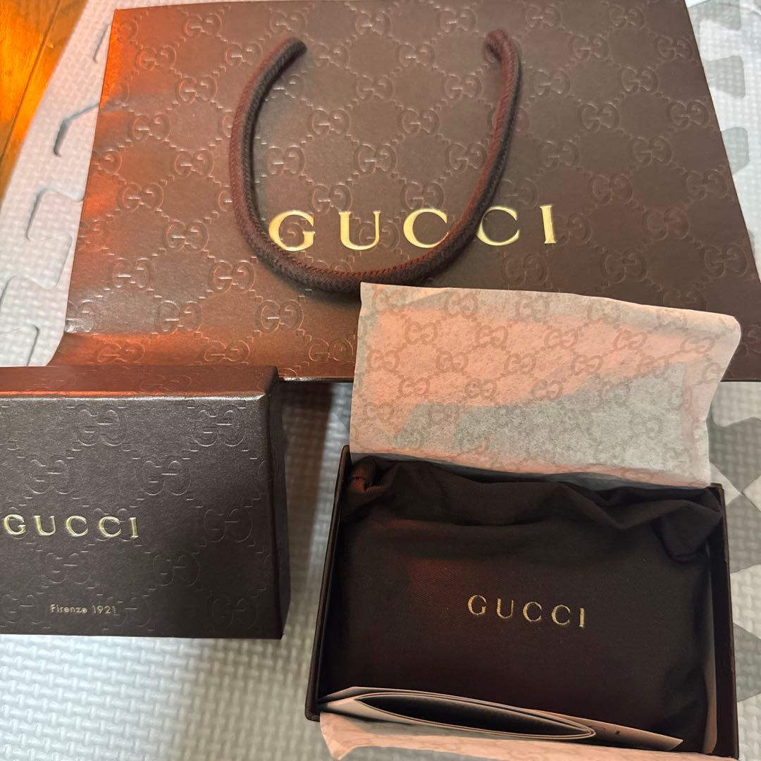 GUCCI キーケース　エナメル