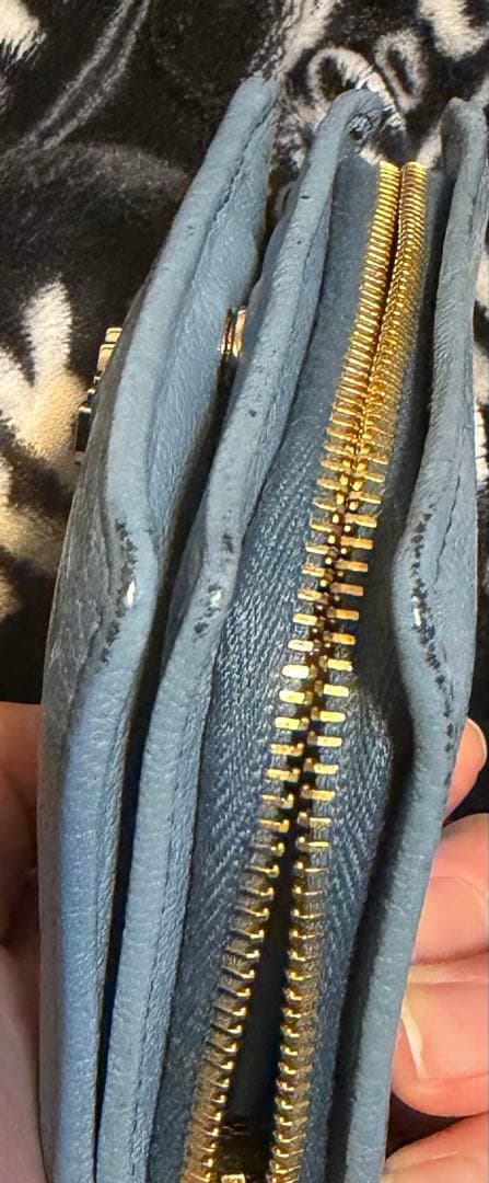 miu miu 盾ロゴ　折りたたみ財布