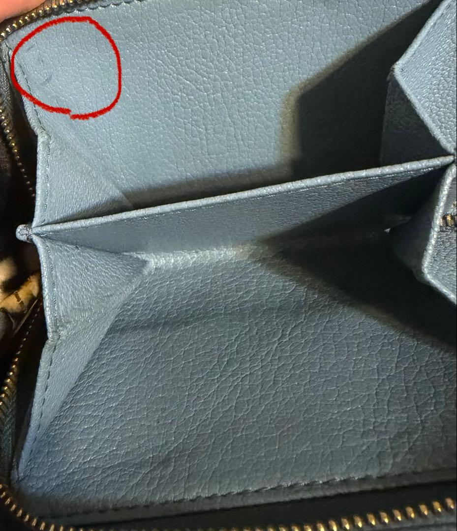 miu miu 盾ロゴ　折りたたみ財布