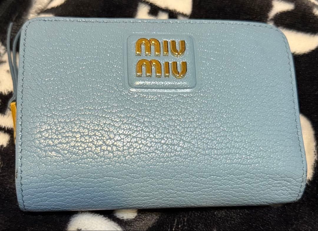 miu miu 盾ロゴ　折りたたみ財布