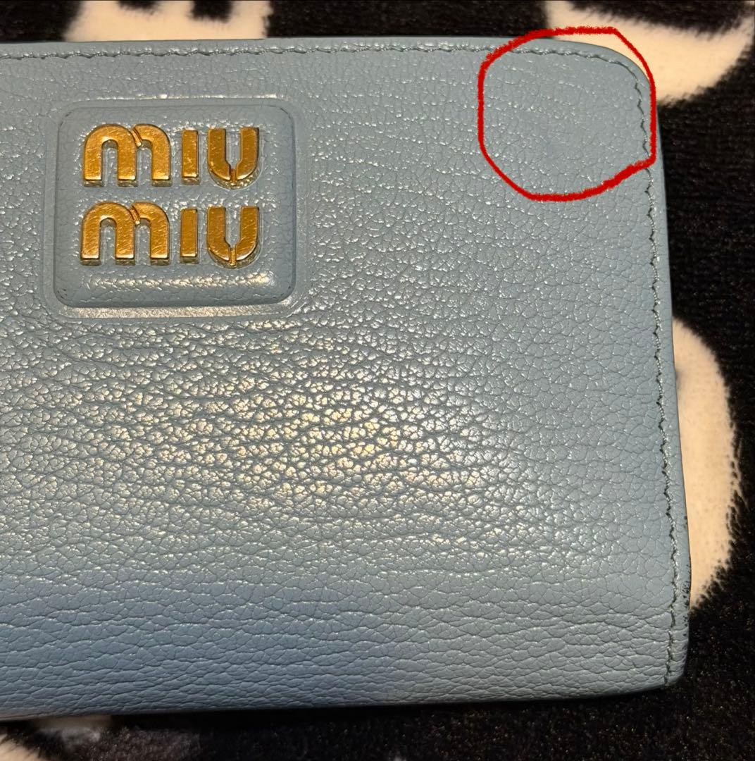 miu miu 盾ロゴ　折りたたみ財布
