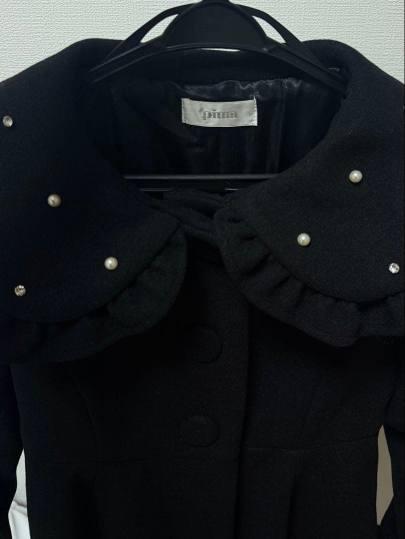 pium ビジューカラードーリーフレアコート（ブラック）