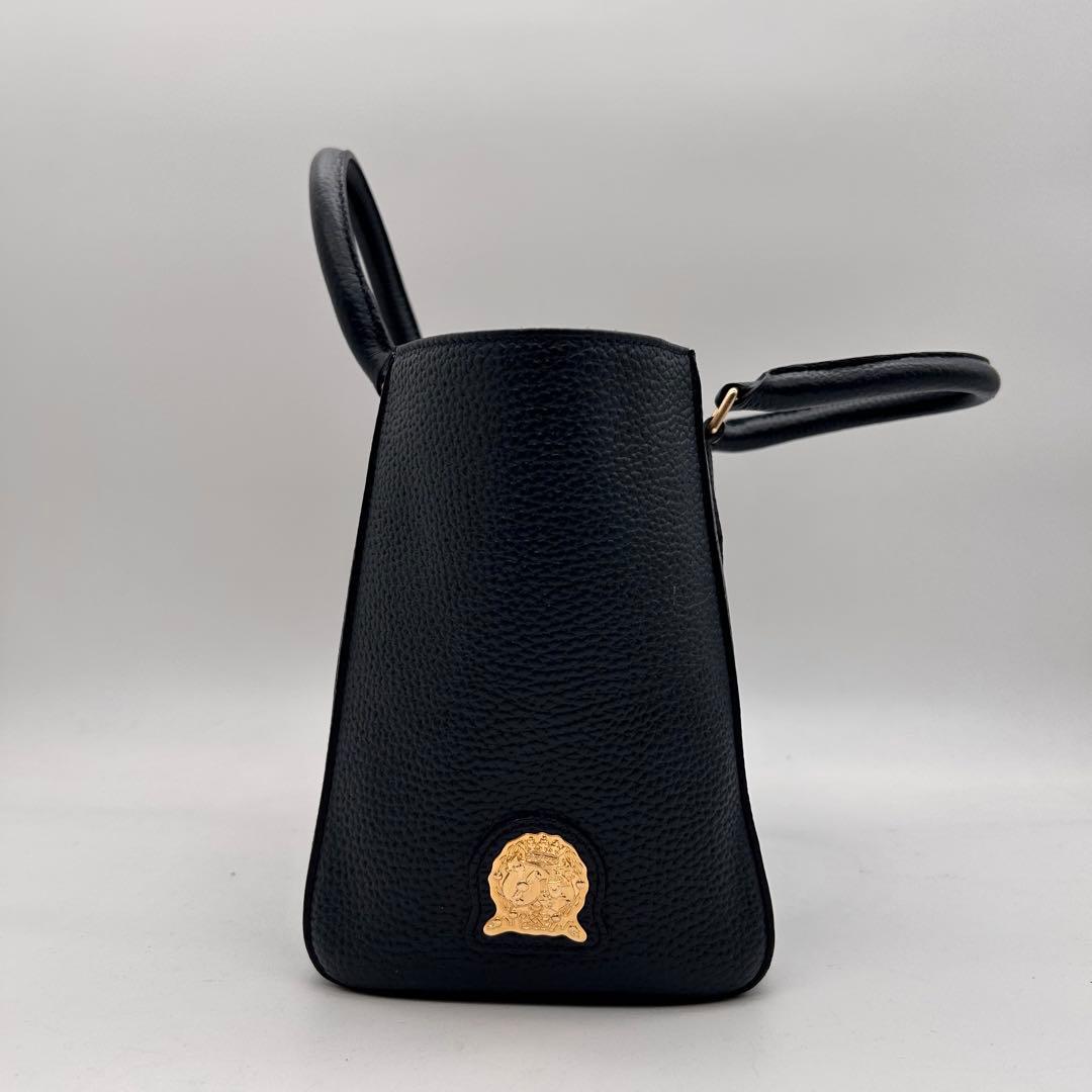 未使用　A.D.M.J　ショルダーバッグ　レザー　濃紺色　ロゴ　自立　斜め掛け◎