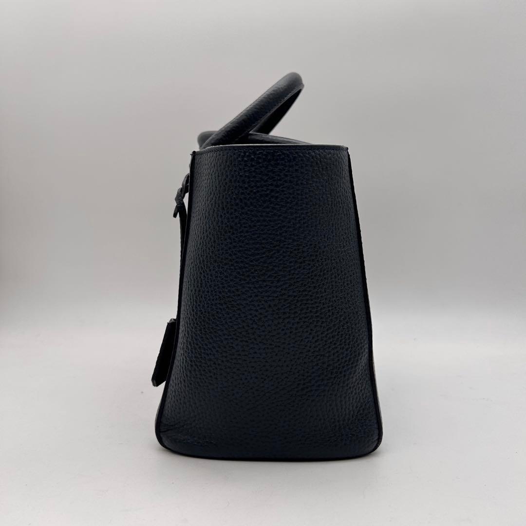 未使用　A.D.M.J　ショルダーバッグ　レザー　濃紺色　ロゴ　自立　斜め掛け◎