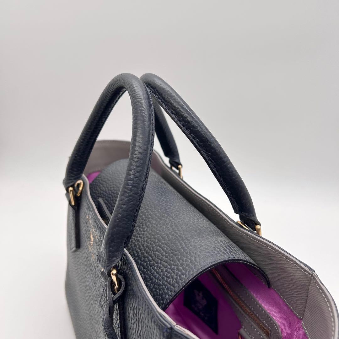 未使用　A.D.M.J　ショルダーバッグ　レザー　濃紺色　ロゴ　自立　斜め掛け◎