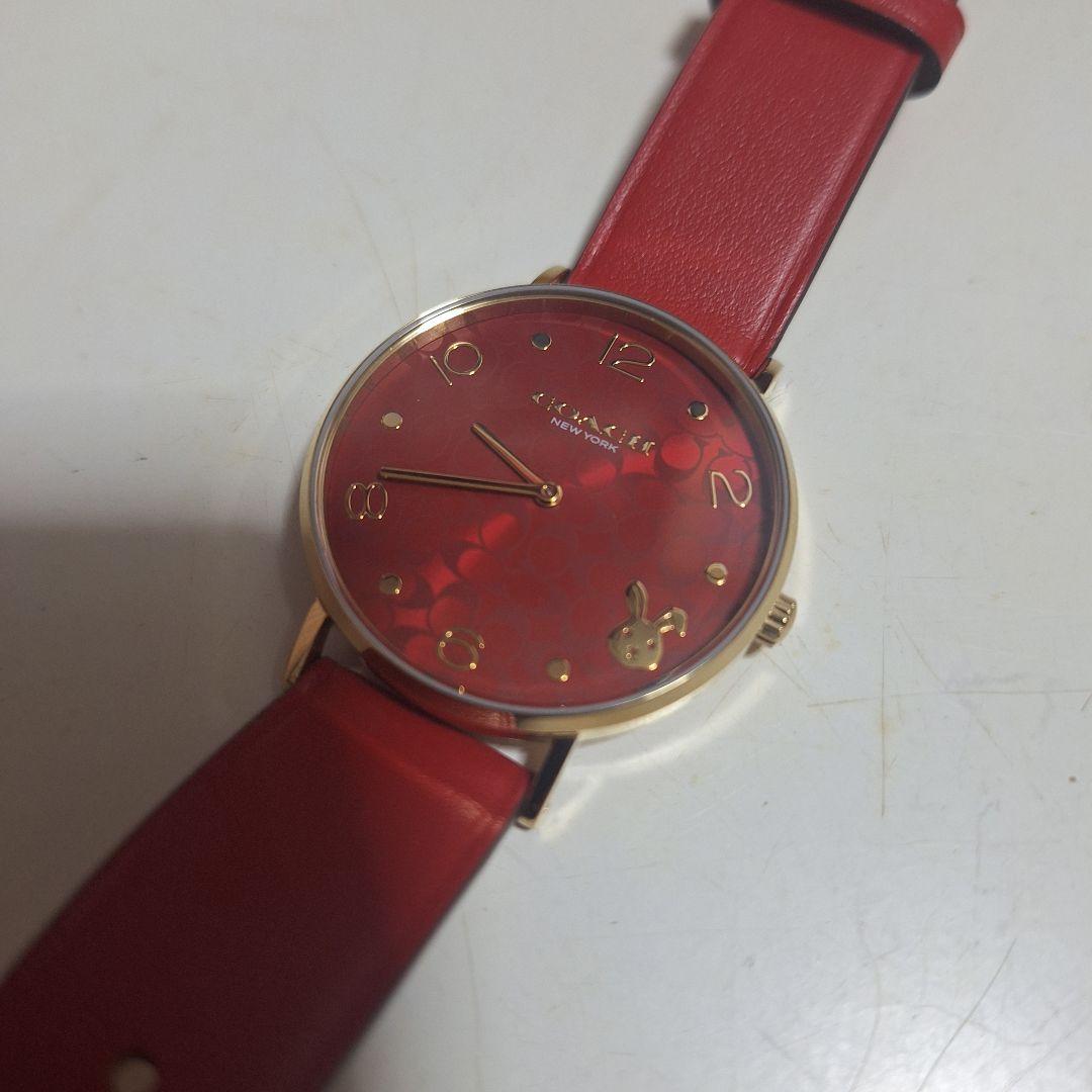 え*み様 【美品】COACH コーチ腕時計 赤レッド 干支 卯年　うさぎ　箱付き