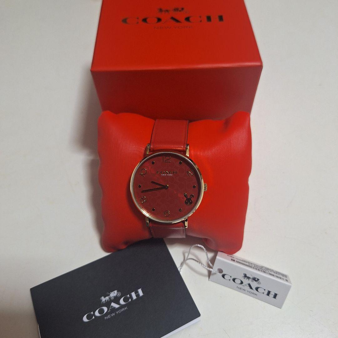 え*み様 【美品】COACH コーチ腕時計 赤レッド 干支 卯年　うさぎ　箱付き