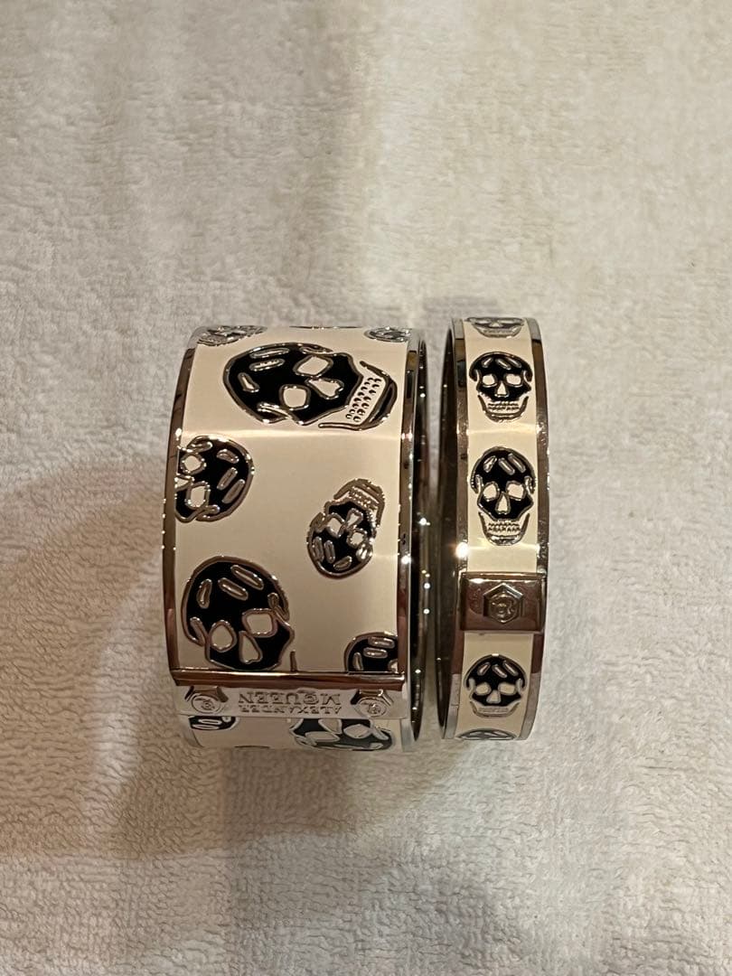 アレキサンダーマックイーンAlexanderMcQueen S スカルバングル