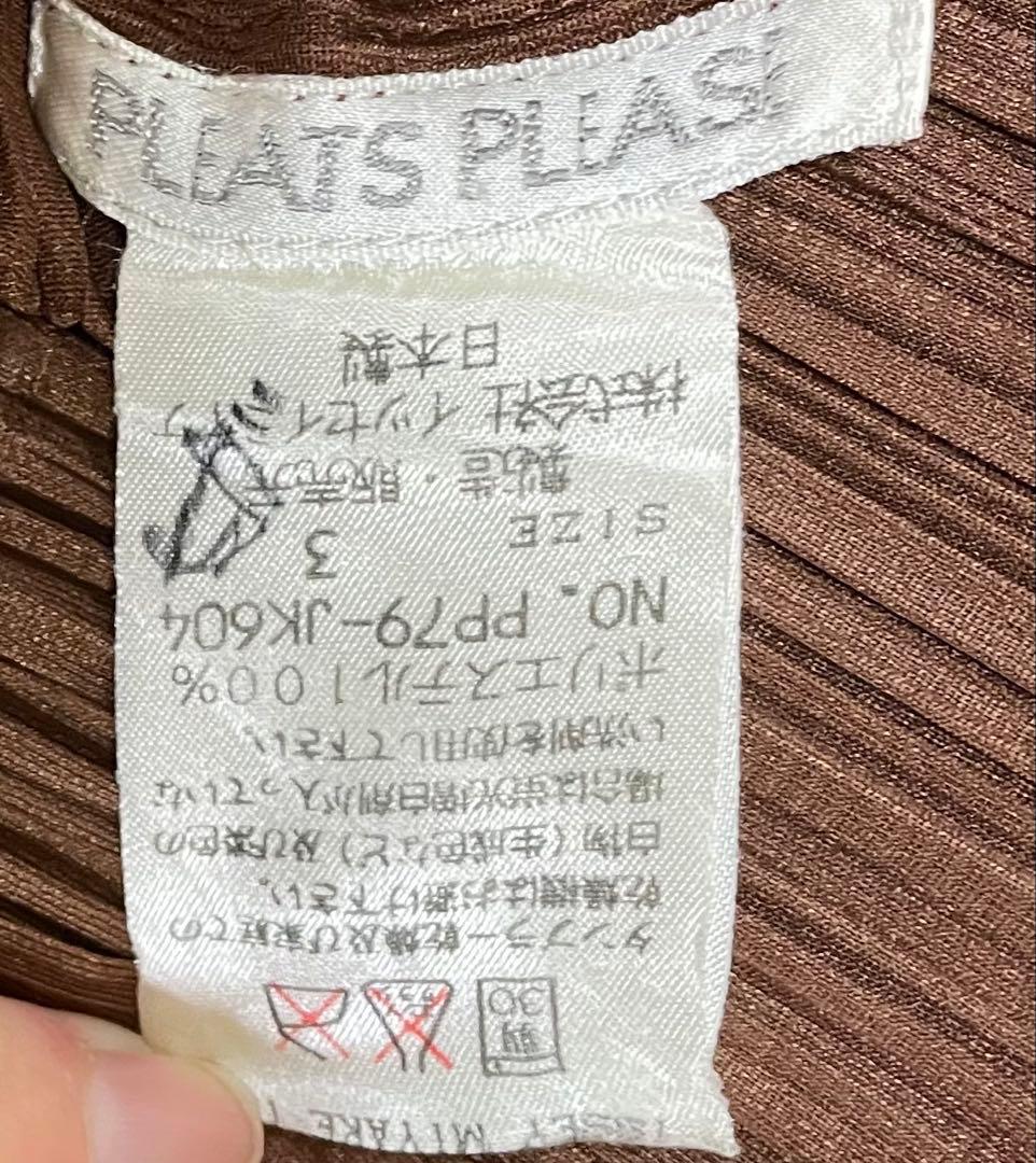 プリーツプリーズ　イッセイミヤケ　ハイネックトップス