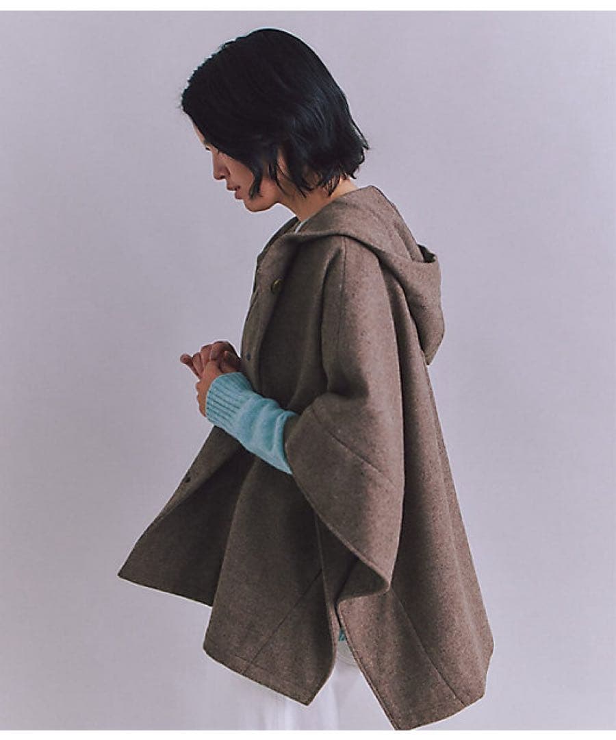 ネストローブ　フード付きウールポンチョ