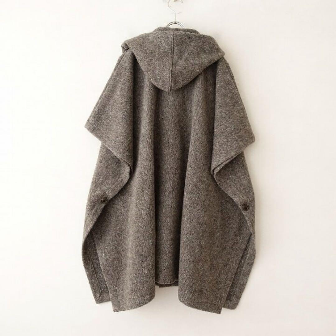 ネストローブ　フード付きウールポンチョ