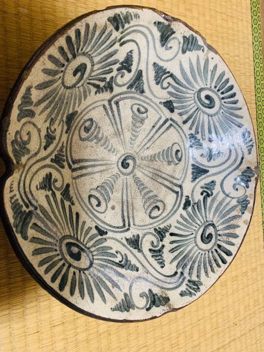 菊紋様染付大皿、安南時代