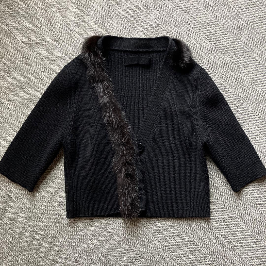 PRADAプラダ　ブラック ファー　ポンチョ　38