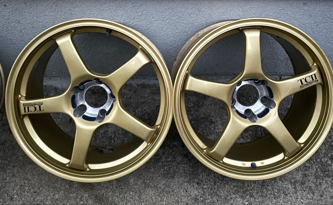 ADVAN Racing RS2 18？？インチ ゴールド　アルミホイール