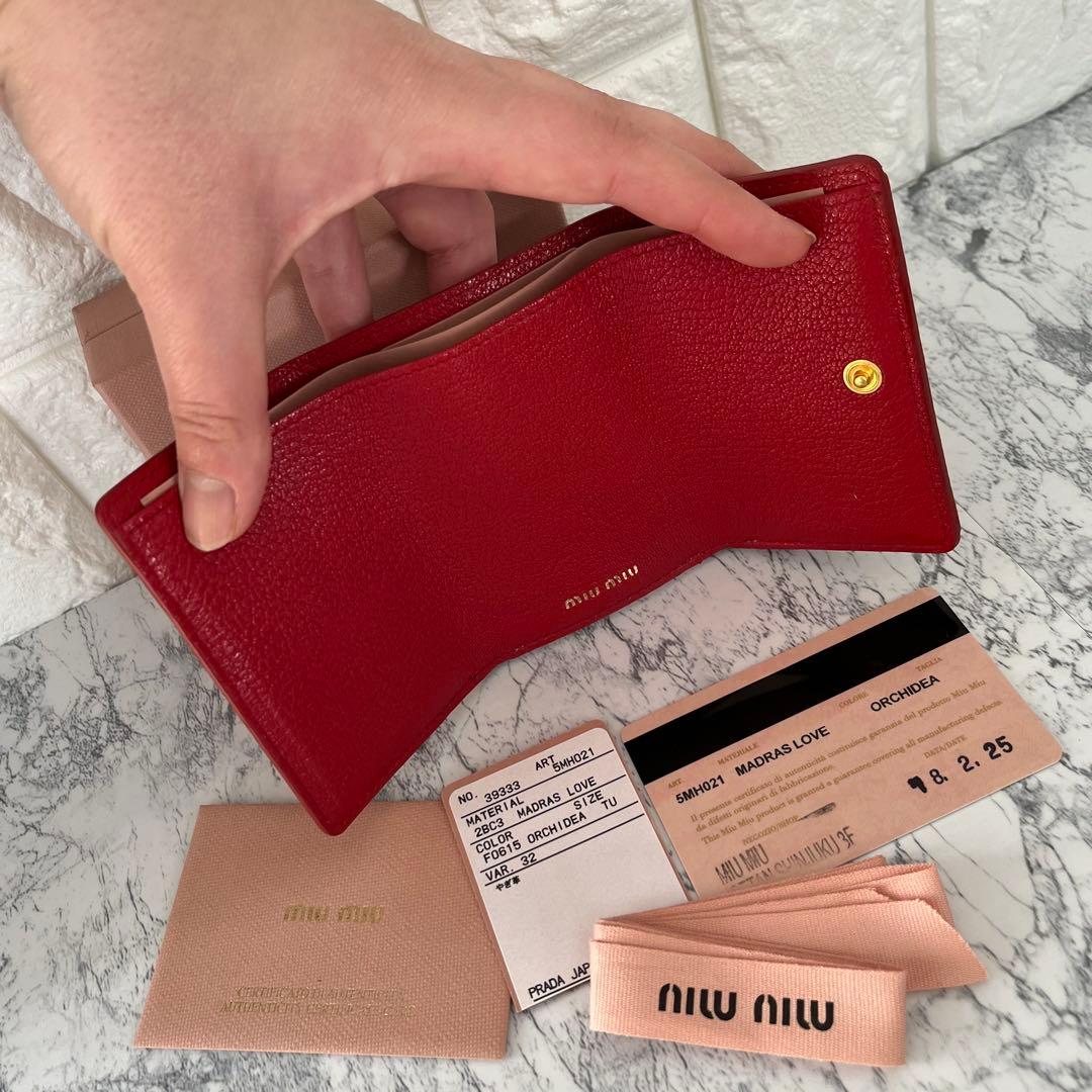 新品 MIU MIU ミュウミュウ マドラス ハート 三つ折り財布 ミニ財布