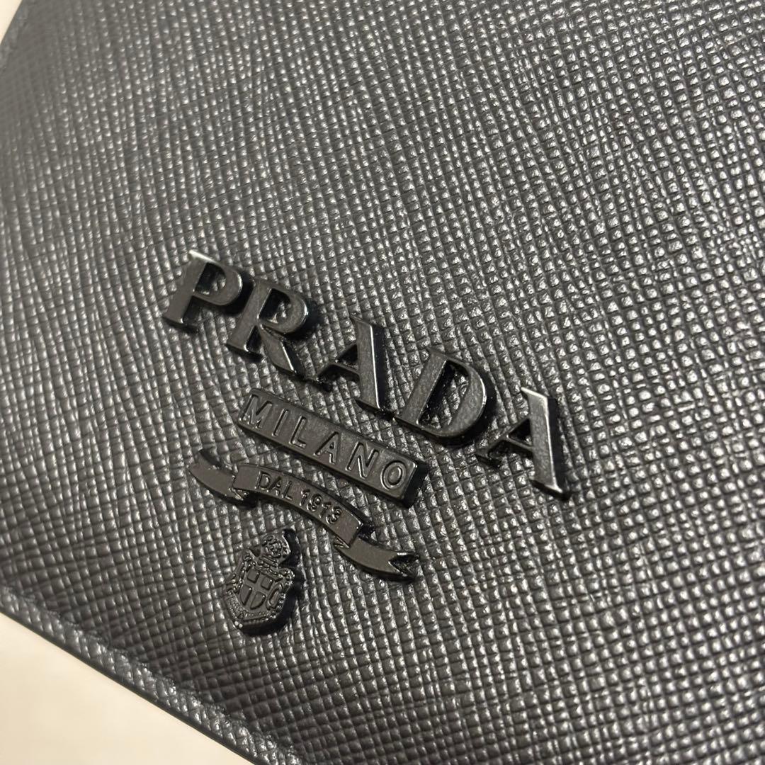 ポ*ル様 PRADA 二つ折り財布 ブラック 箱付き