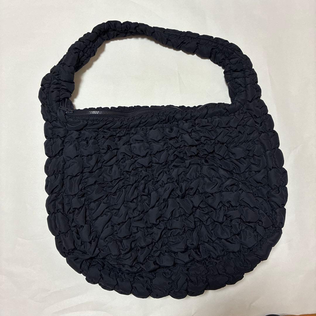【専用】COS オーバーサイズ　キルトショルダーバッグ　ブラック