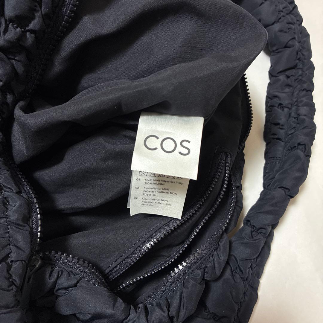 【専用】COS オーバーサイズ　キルトショルダーバッグ　ブラック