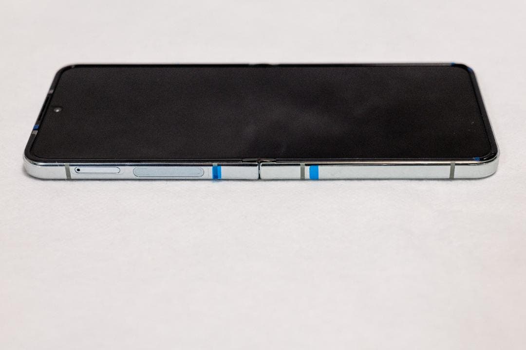 [未使用] docomo Galaxy Z Flip5 本体 クリアケース付き