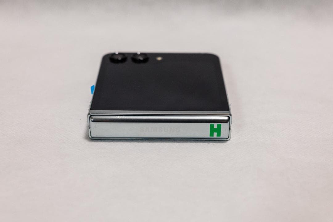 [未使用] docomo Galaxy Z Flip5 本体 クリアケース付き