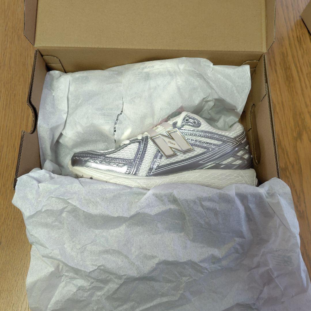 未使用品タグ付きNew Balance 1906R シルバー/ホワイト