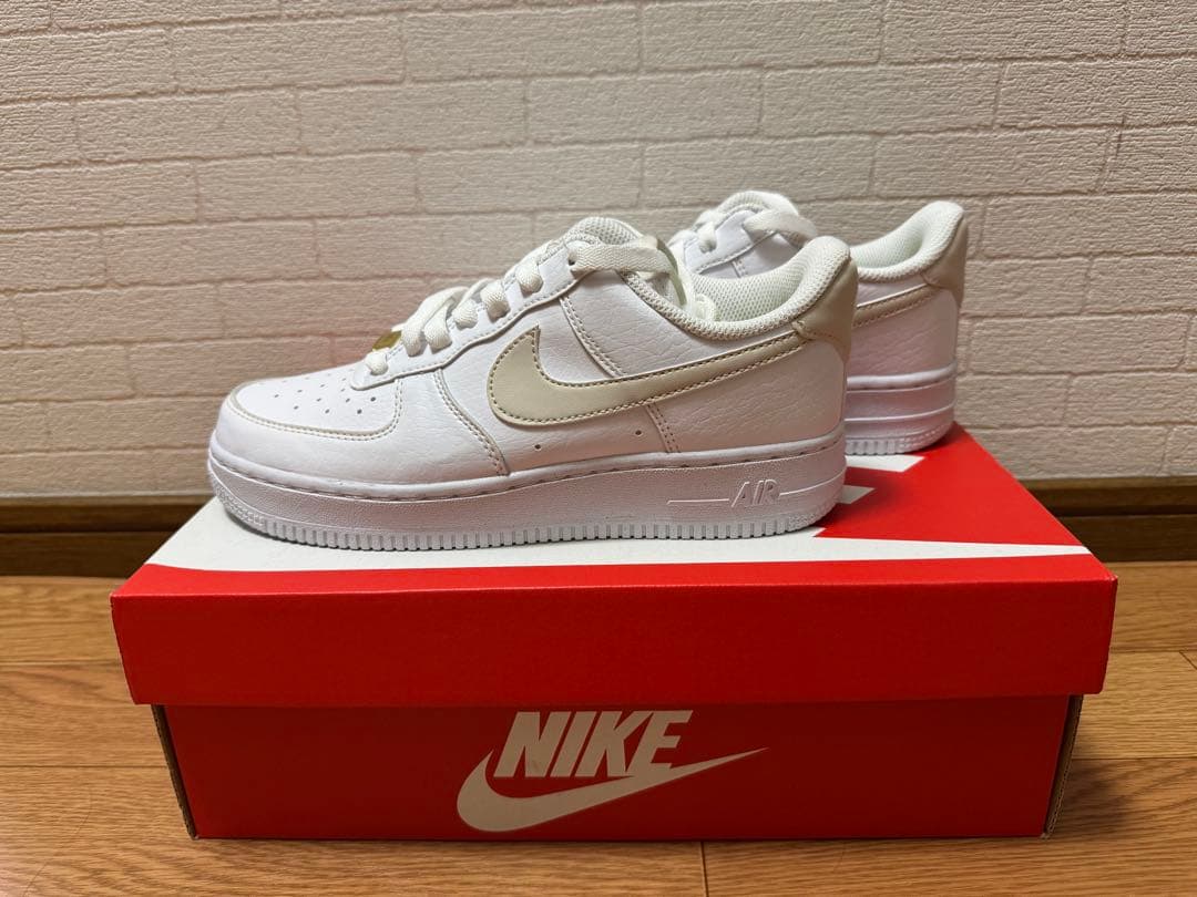 NIKE Air Force 1 07 NN ホワイト ベージュ
