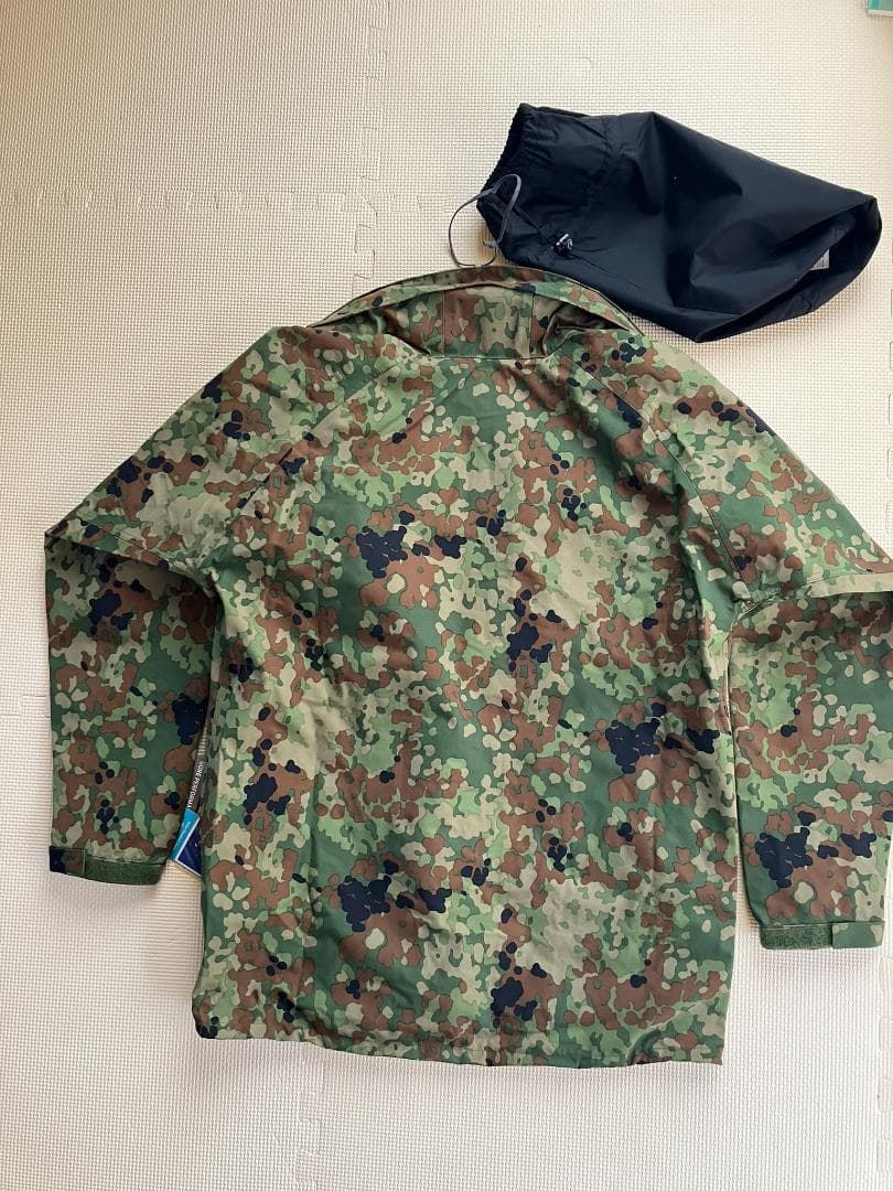 陸上自衛隊　迷彩　雨衣　上下　モンベル　GORE-TEX　M　新品　送料込