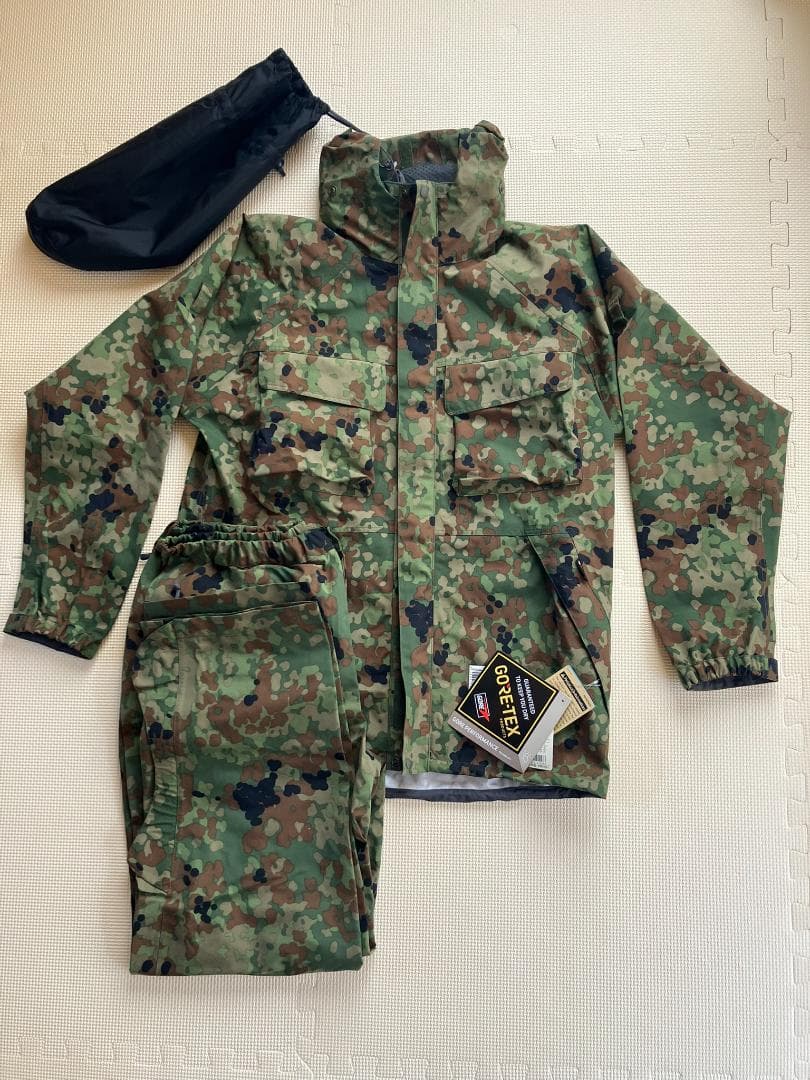 陸上自衛隊　迷彩　雨衣　上下　モンベル　GORE-TEX　M　新品　送料込