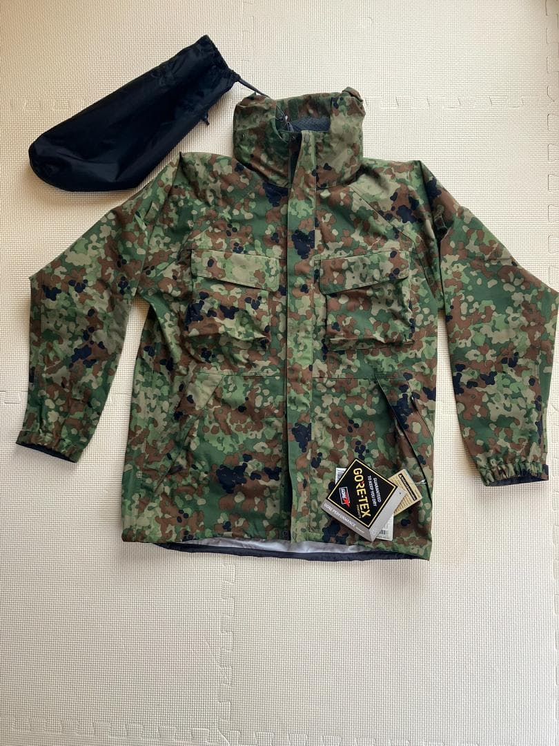 陸上自衛隊　迷彩　雨衣　上下　モンベル　GORE-TEX　M　新品　送料込