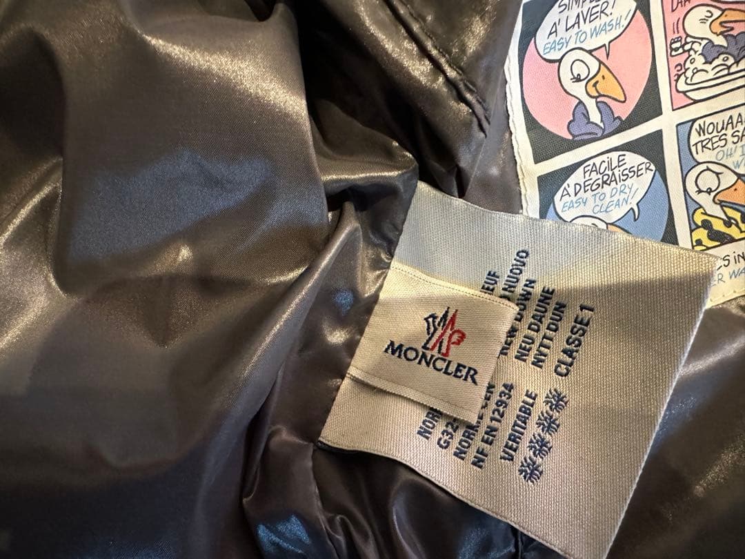 MONCLER ブラック ダウンベスト