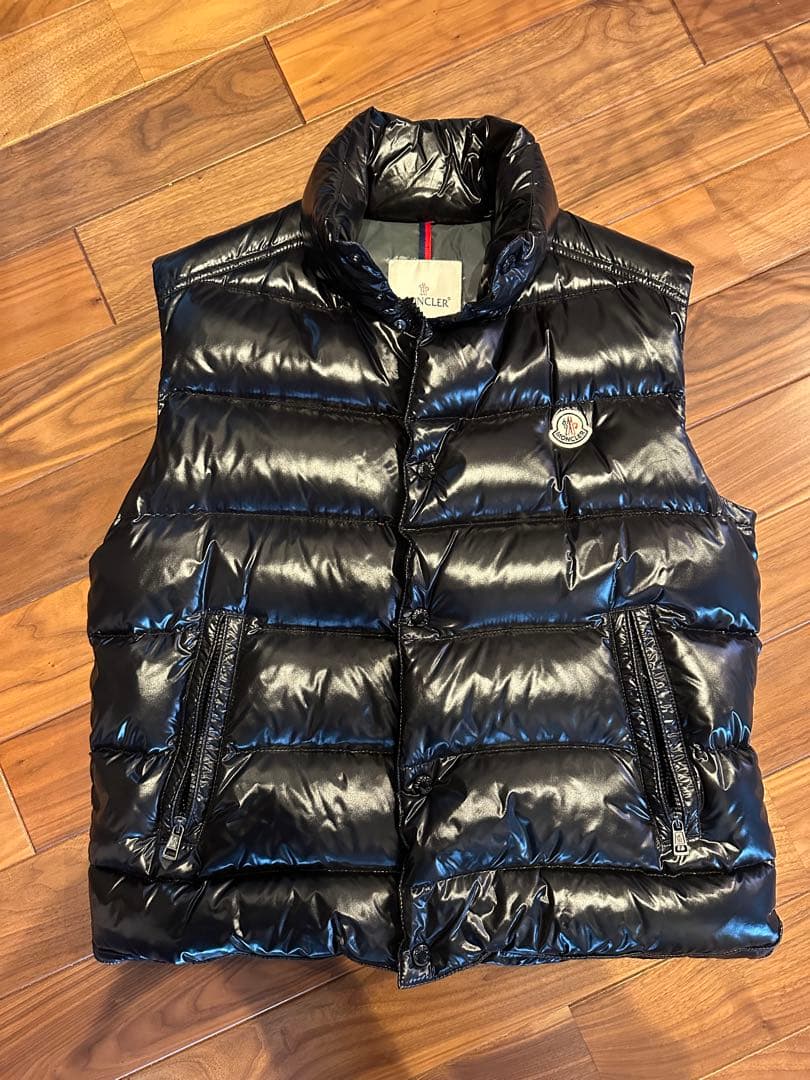 MONCLER ブラック ダウンベスト