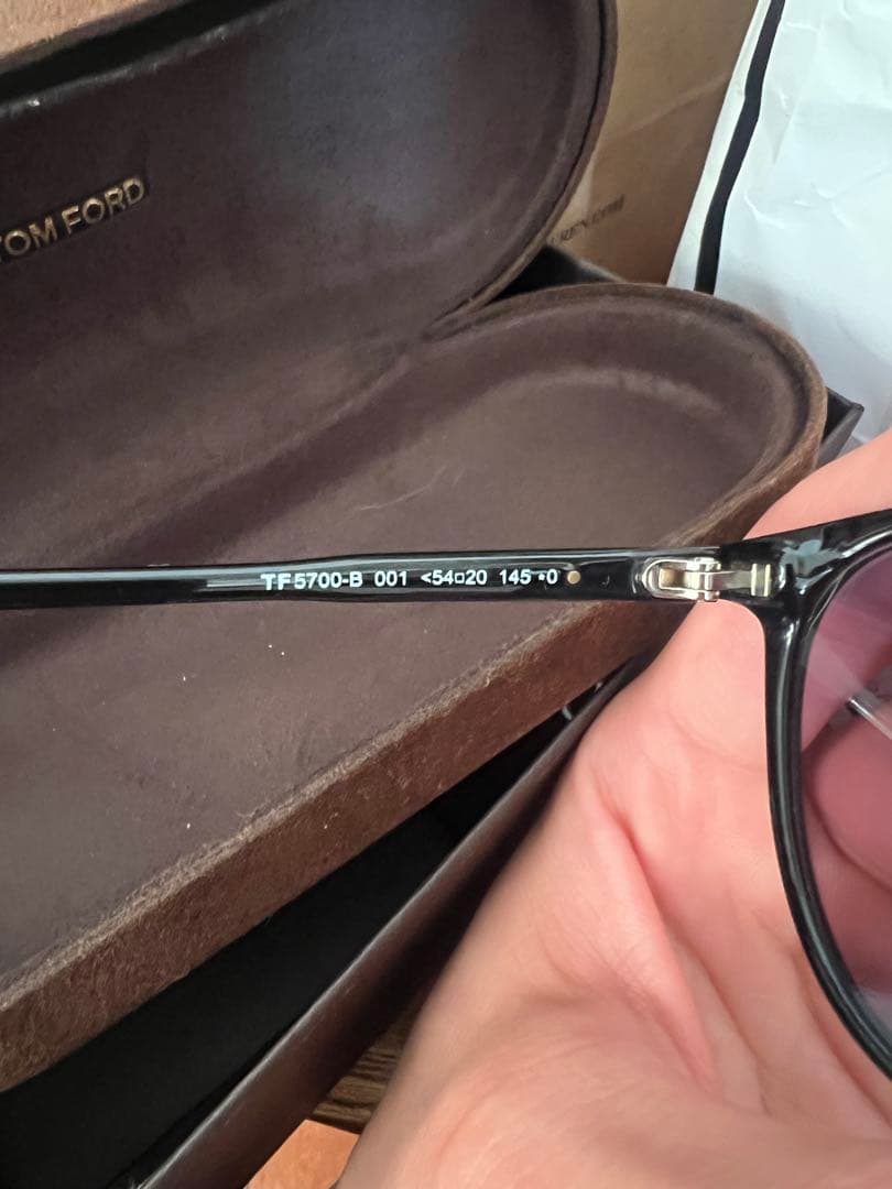 TOM FORD ブラック キャットアイ サングラス