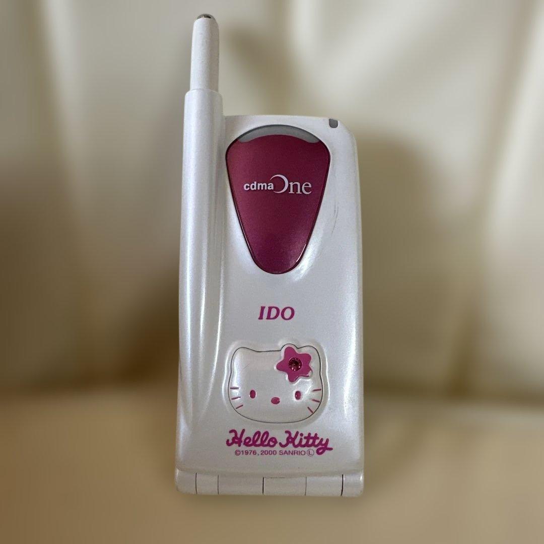 最終価格 Hello Kitty SANYO 折りたたみ携帯電話