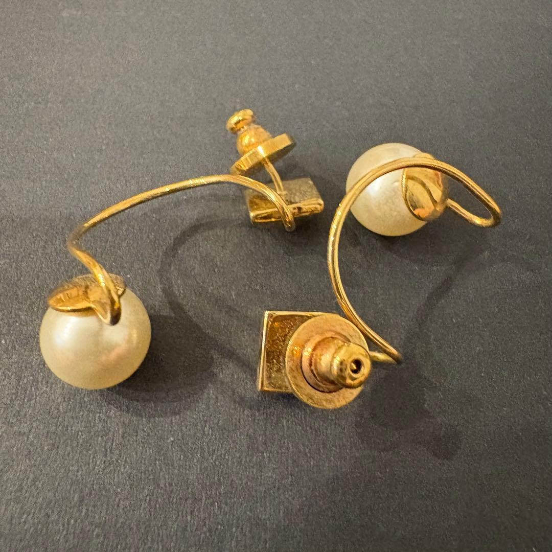 VALENTINO ヴァレンティノ ロックスタッズ パールピアス