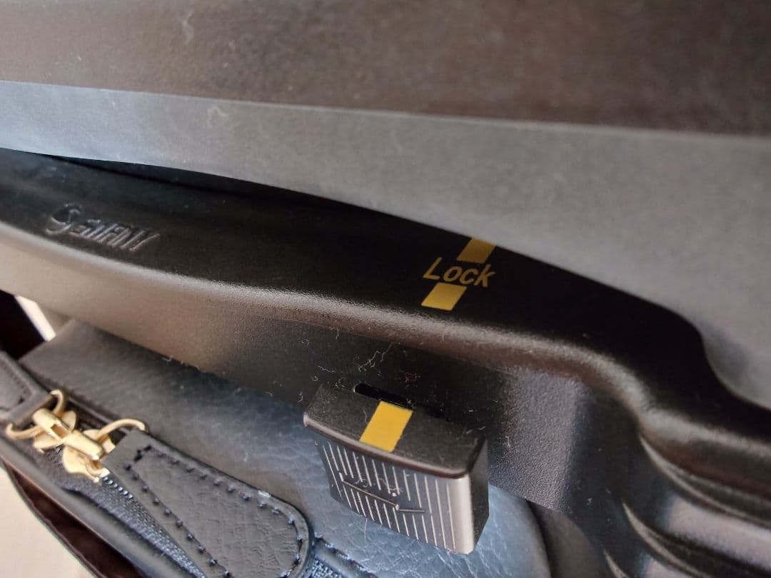 ★美品★SWANY キャリーバッグ　ブラックに近い濃紺　４輪ストッパー付