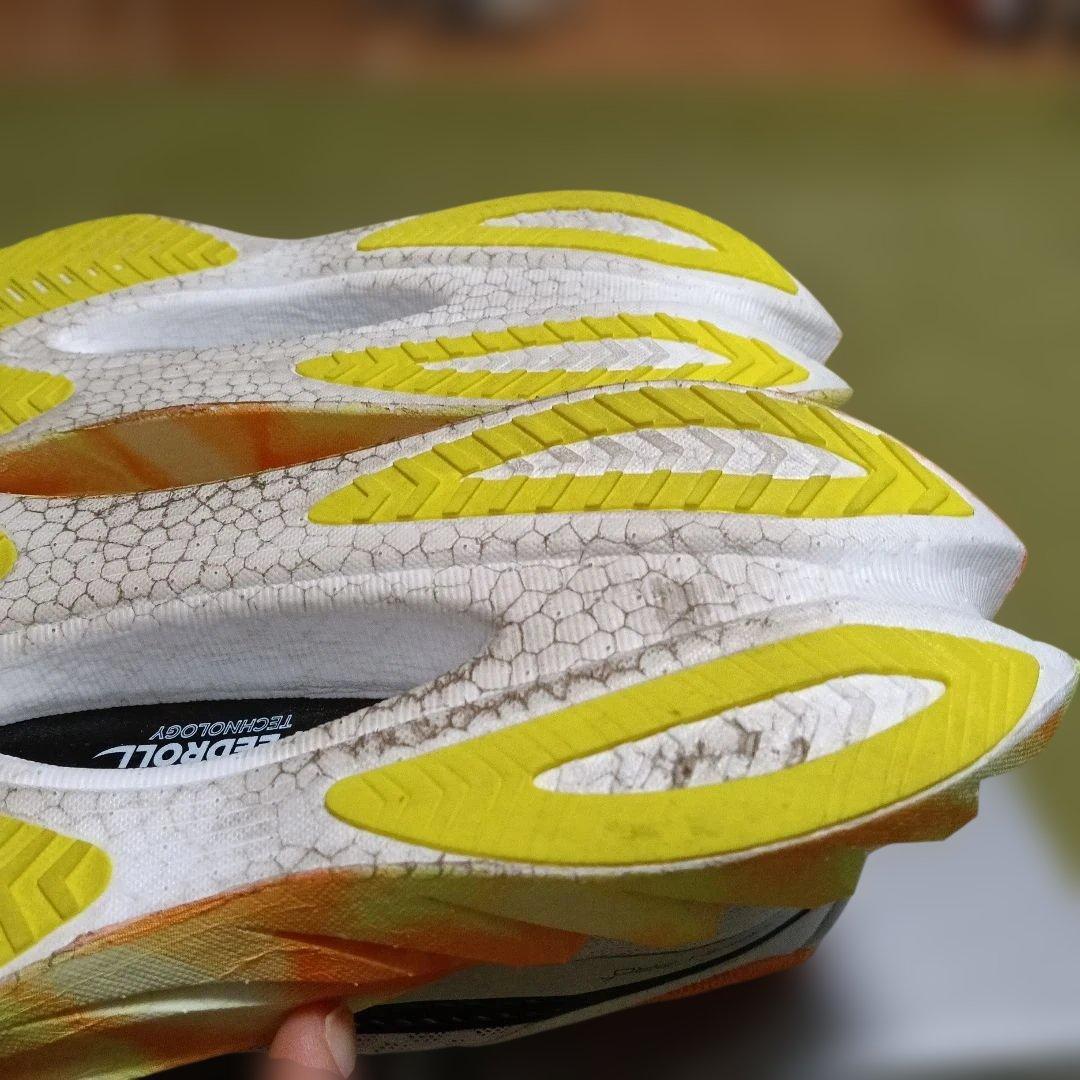 スパイク・シューズ Saucony Endorphin Pro4