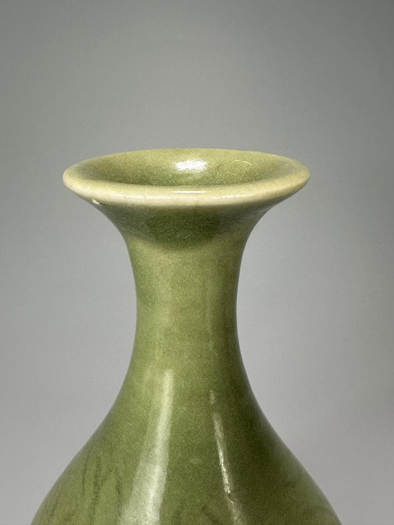 中国美術　明朝　明時代　龍泉窯　花卉文瓶　花瓶花器　花入　唐木台　時代共箱　唐物