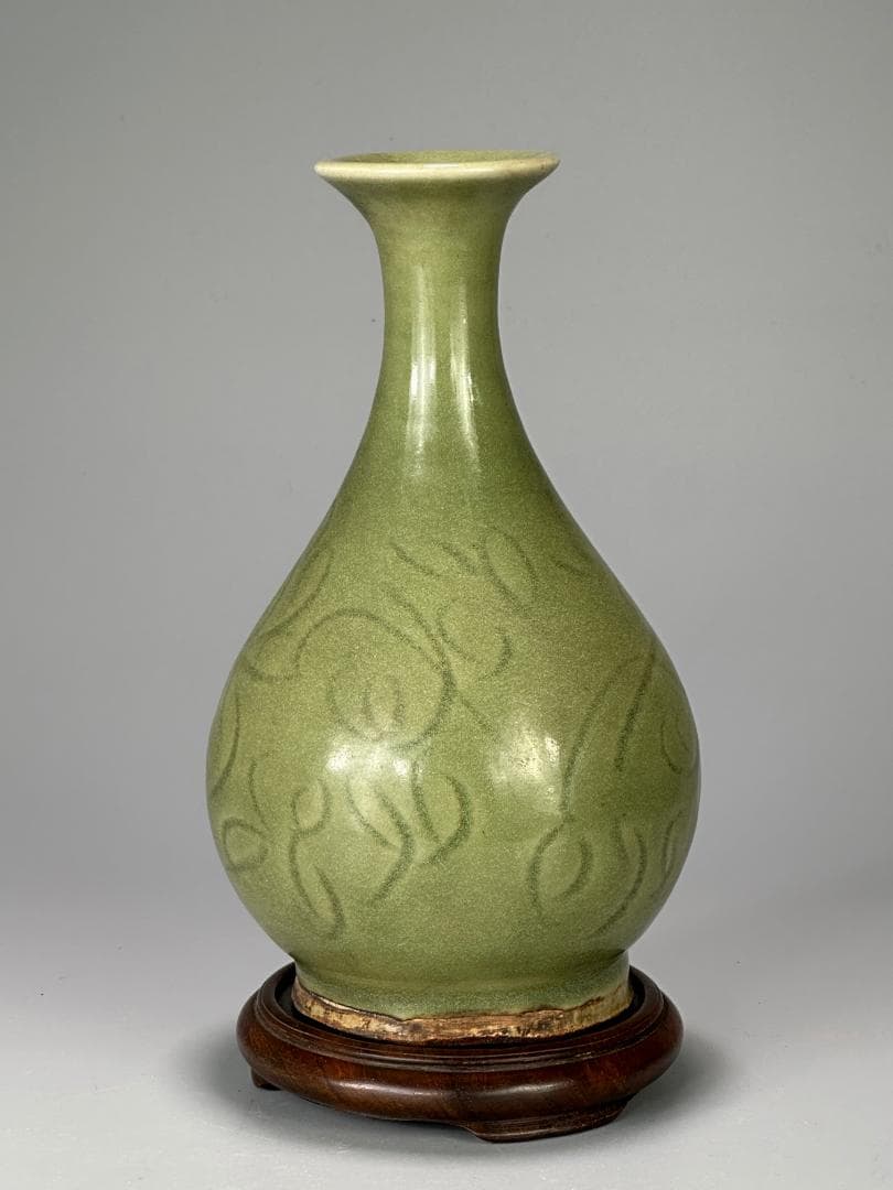 中国美術　明朝　明時代　龍泉窯　花卉文瓶　花瓶花器　花入　唐木台　時代共箱　唐物