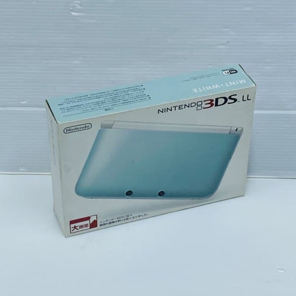★未使用品★極美品ニンテンドー3DS LL　ミント×ホワイト生産終了 訳