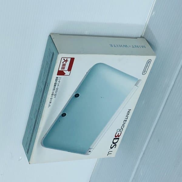★未使用品★極美品ニンテンドー3DS LL　ミント×ホワイト生産終了 訳