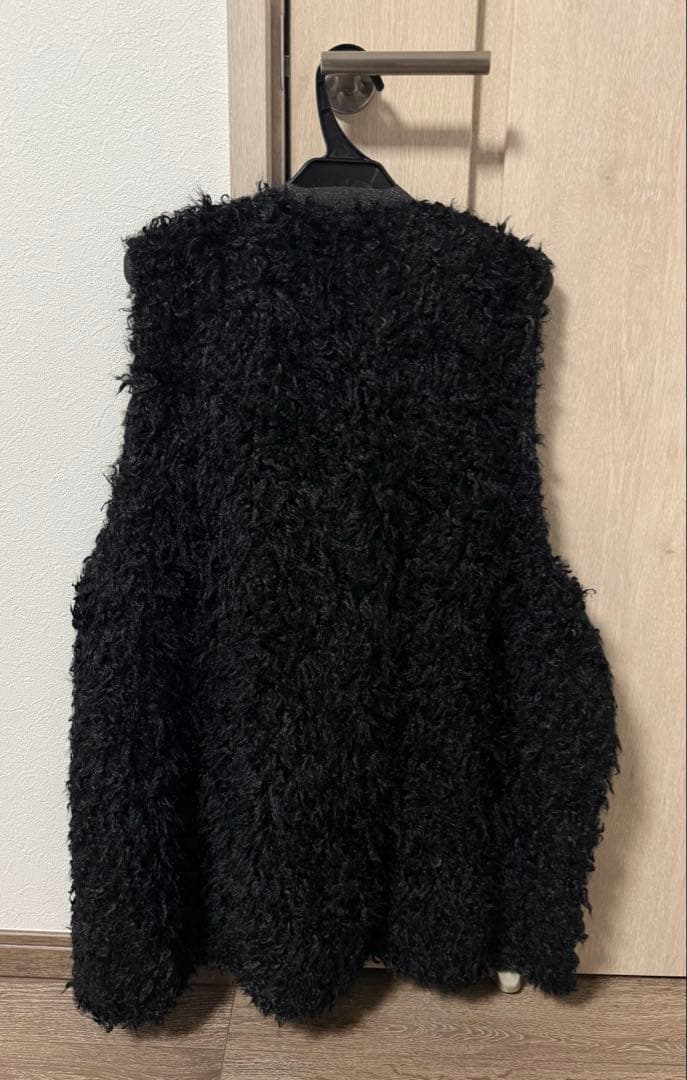 今期新作 20%off★CYAN TOKYO バックオーバーカーリーファーベスト