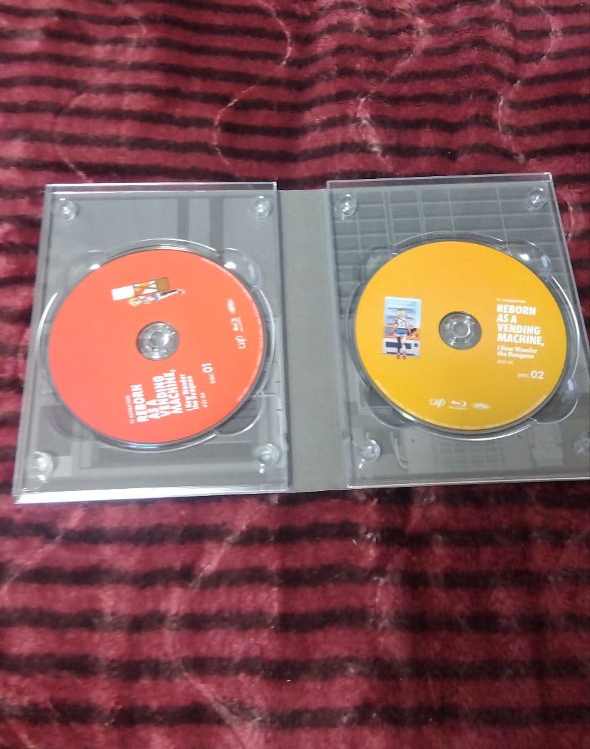 自動販売機に生まれ変わった俺は迷宮を彷徨う Blu-ray BOX