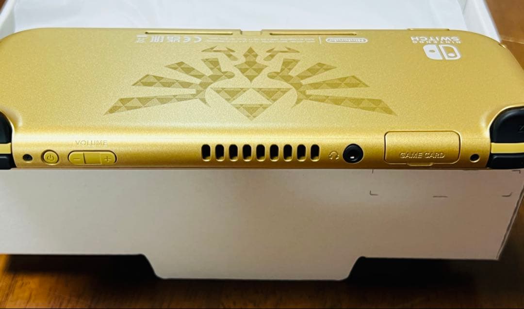 Nintendo Switch Lite Hyrule Edition 本体