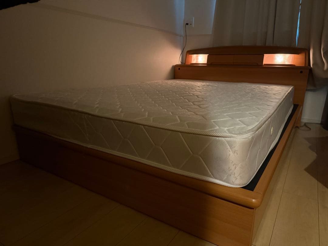 専用「うさまる様」堺市近く 引き取り限定 収納付きダブルベッド マットレス付き