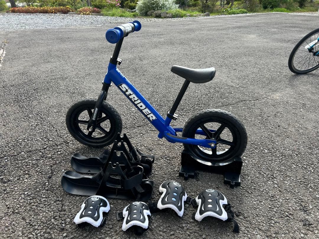 STRIDER バランスバイク 青 プロテクター付き