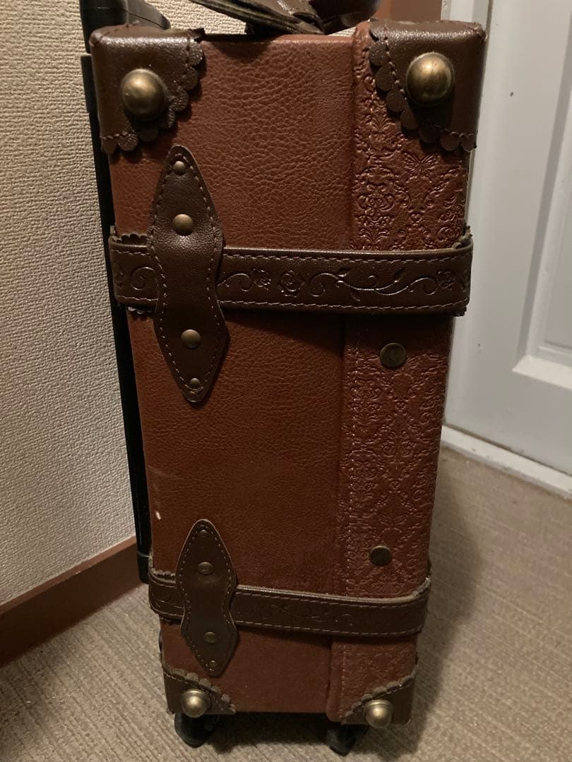 axes femme トランク型キャリーケース